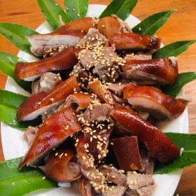 Dê nướng nguyên con 150-200k